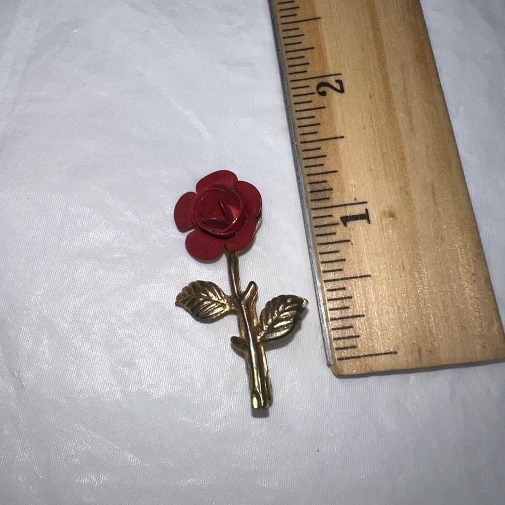 Vintage Style Red Rose Flower Brooch Gold Tone Floral Lapel Pin Romantic Jewelry